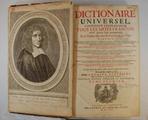 Livre (Dictionnaire universel, contenant généralement tous les mots françois tant vieux que modernes, et les termes de toutes les sciences & des arts ... (Tome I)). Page de titre et frontispice