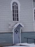 Église de Saint-Donat. Porte latérale avec avant-toit