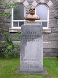 Monument d'Eugène Corbeil. Vue avant