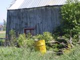 Grange-étable. Détail de fenêtre sur mur gouttereau nord. Vue arrière