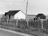 Grange-étable. Façade nord et mur pignon ouest. Vue avant