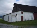 Grange-étable. Côté sud-ouest. Vue latérale