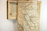 Livre (Lettres edifiantes et curieuses, ecrites des missions etrangeres, par quelques missionnaires de la Compagnie de Jésus : recueil (Tome V)). Intérieur de l'imprimé et carte