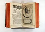 Livre (Les vies des hommes illustres de Plutarque : traduites en vers françois, avec des remarques historiques et critiques par Mr. Dacier (Tome IV)). Intérieur de l'imprimé et illustration