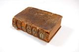 Livre (Voyage, ou, Nouvelle découverte d'un très-grand pays dans l'Amérique entre le Nouveau Mexique et la mer glaciale). Extérieur de l'imprimé
