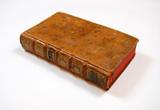 Livre (Histoire générale des voyages ou Nouvelle collection de toutes les relations de voyages par mer et par terre, qui ont été publiées jusqu'à présent dans les différentes langues de toutes les nations connues : contenant ce qu'il y a de plus remarquable, de plus utile et de mieux averé dans les pays ou les voyageurs ont pénétré... (Tome LXI)). Extérieur de l'imprimé