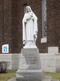 Monument de Sainte-Thérèse-de-l'Enfant-Jésus. Vue avant