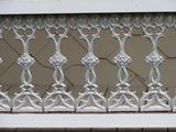 Presbytère de Notre-Dame-du-Bon-Conseil. Détail de la balustrade