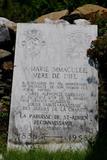 Grotte de Notre-Dame-de-Lourdes. Vue de détail, monument en marbre