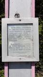 Croix de chemin. Affiche apposée sur la croix de chemin