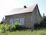 Maison de la route des Abénaquis. Maison abandonnée. Vue avant