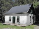 Première maison. Vue latérale