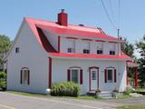 3134, avenue Royale. Vue avant