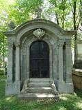 Monument de la famille de l'Hble U. J. Tessier juge C.B.R.