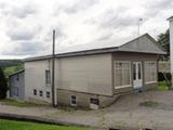 Hangar, remise et atelier. Vue avant