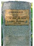 Plaque de François Bacquet dit Lamontagne et d'Anne Philippe. Vue générale du monument de pierre.