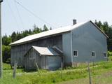 135, rang Sainte-Marie-Anne (avec hangar). Grange. Vue d'ensemble