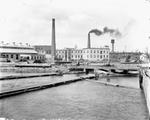 Ensemble industriel E. B. Eddy. Chute Chaudière, Hull, Quebec. Vue nord-est vers Hurdman Mill forebay / Topley Studio - 1902