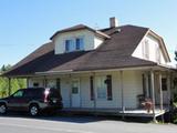 1227, route Henderson, Vue avant
