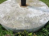 Détail de la base de la croix de chemin, Vue d'ensemble