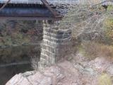 Pont ferroviare sur la rivière Etchemin. Vue de détail du pilier est