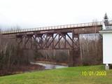 Pont ferroviaire de la rivière du Pin (Monk). Vue latérale vers l'ouest