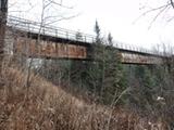 Pont ferroviaire de la rivière des Abénaquis. Vue latérale ouest prise de la rive nord.