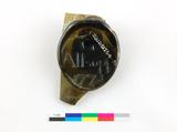 Fragment de bouteille à boisson alcoolisée. Vue générale