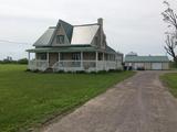 101, chemin de la Beauce. Angle façade-côté droit