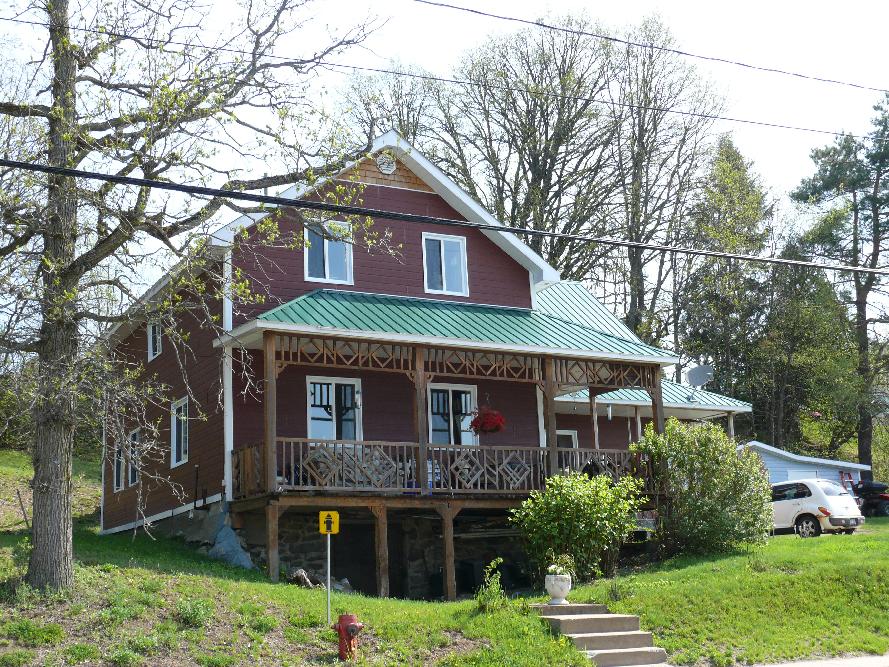 Premier presbytère et bureau de poste de NotreDamedePontmain