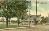 Quartier de la compagnie Montreal Cotton. Maison blanche ou maison du gérant de la Montreal Cotton à l'angle des rues Maden et Dufferin. Bâtiment du 19e siècle.