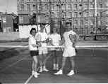Quartier de la compagnie Montreal Cotton. Joueurs de tennis du Club MOCO (1958).