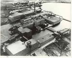 Complexe industriel de la Montreal Cotton. Vue aérienne du complexe industriel de la MOCO et de la baie Saint-François en direction sud-ouest (vers 1930).