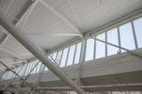 Édifice Asten Hill. Vue intérieure montrant une section de la fenestration du toit en shed (2014).