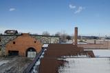 Complexe industriel de la Canadian Bronze Powder Works. Vue surplombant le toit en shed de l'ancienne fonderie (2014).