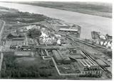Usine Canadian Electrolytic Zinc Limited. Vue aérienne (vers 1975).