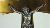 Crucifix d'autel. Vue générale
