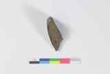 Fragment de pot à beurre ou de contenant. Profil