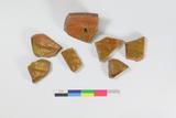 Fragments de bol ou de terrine. Faces internes