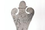 Cuillère. Détail de la marque sur la spatule