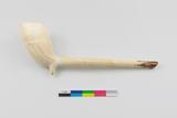 Pipe. Profil gauche
