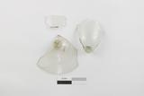 Fragments de verre à pied. Vue générale