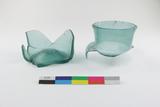Fragments de flacon cylindrique. Vue générale