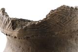 Vase à parement et à crestellation. Détail de la cassure et de la pâte