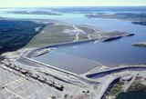 Réservoir en amont, prise d'eau, poste, LG-2, années 1970. Hydro-Québec. F05/4056/alb5