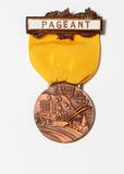Médailles (Médailles des fêtes du Centenaire de la colonisation du Saguenay de 1938). Médaille avec ruban jaune, Vue avant