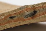 Fragment de cruche ou de pot. Détail de la pâte