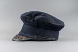 Casquette de capitaine. Vue latérale