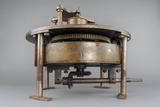 Mécanisme d’horlogerie. Vue latérale
