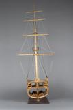 Maquette d’une coupe transversale de la coque d’un voilier au maître-bau. Vue générale
